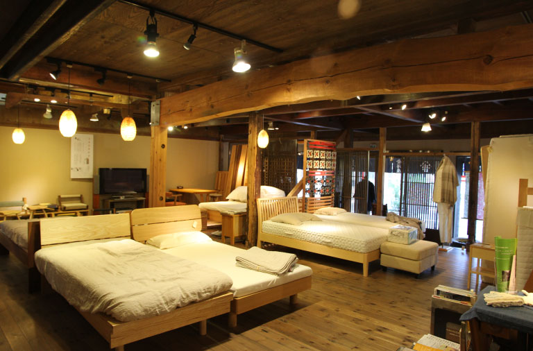 木とゴムだけで作られた天然素材のベッドシステム RELAX BEDSYSTEMS JAPAN